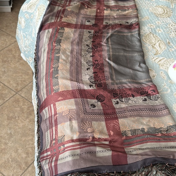 Silk vintage scarf 36” by 34” fringed tasseled hemlines all around - Picture 12 of 17